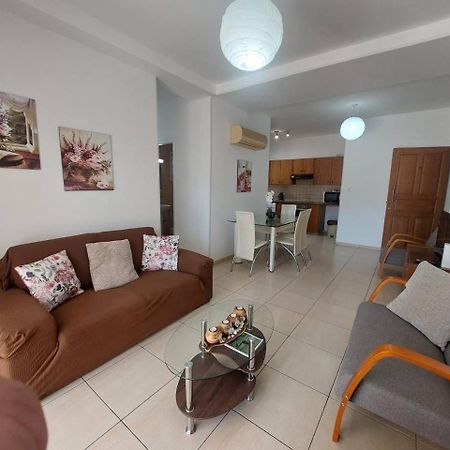 Sunny 2 Bedroom Larnaca Center Exteriör bild