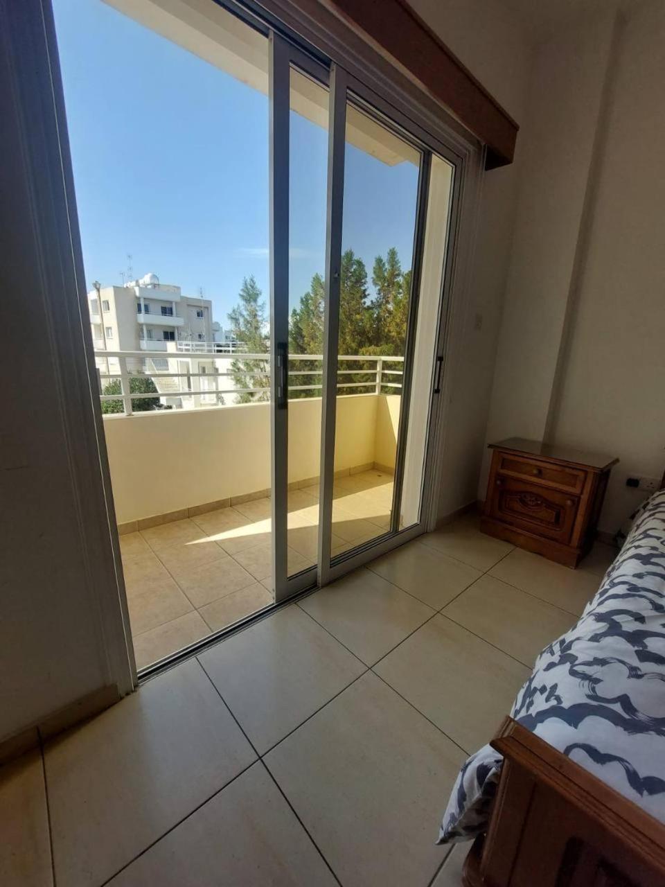 Sunny 2 Bedroom Larnaca Center Exteriör bild