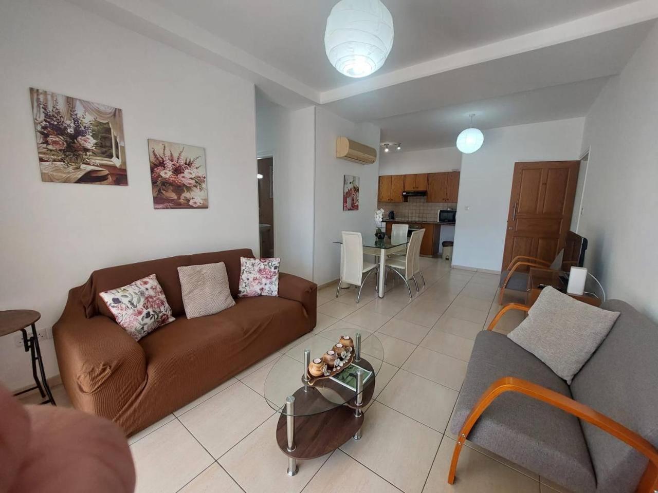Sunny 2 Bedroom Larnaca Center Exteriör bild