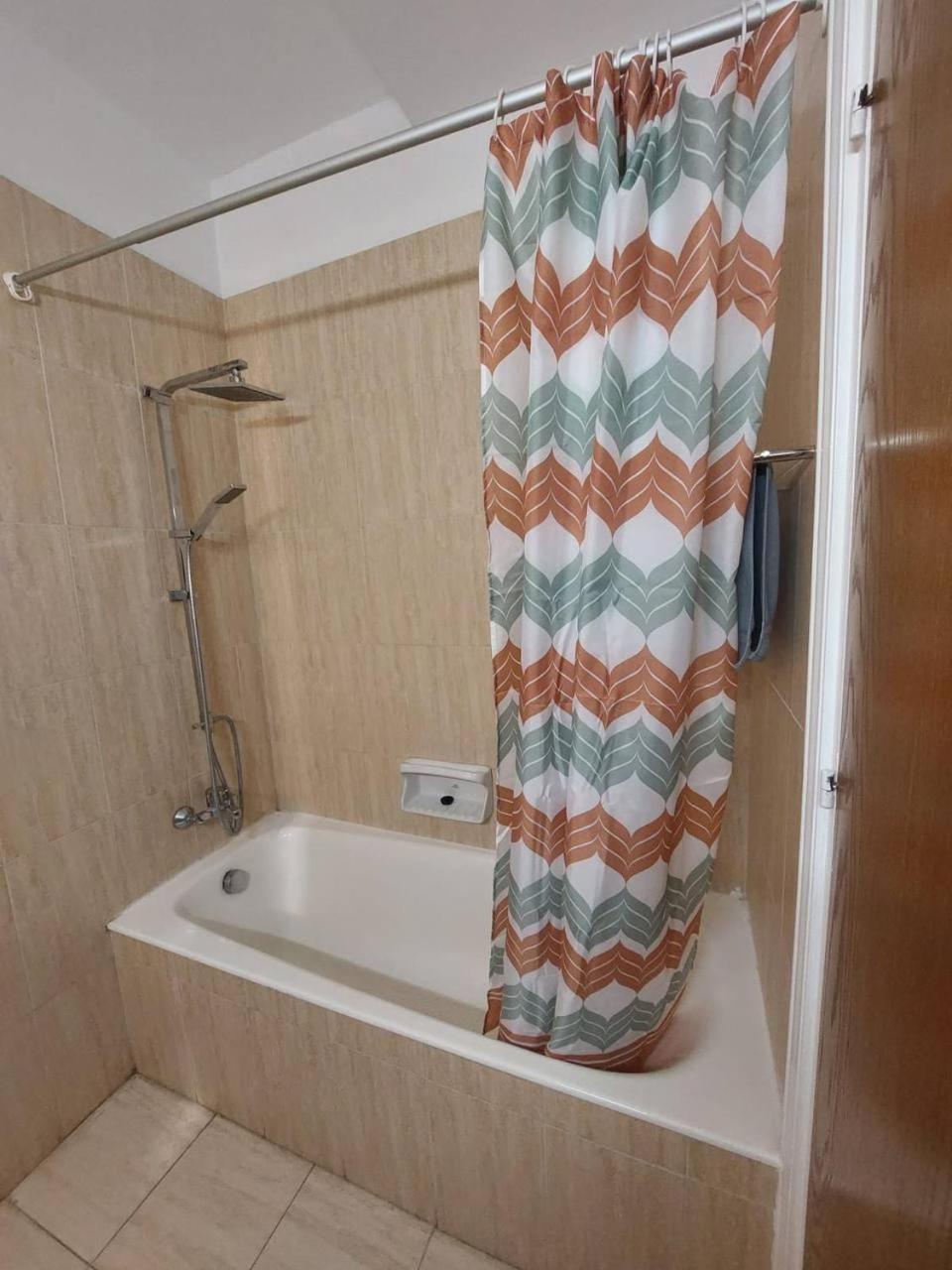 Sunny 2 Bedroom Larnaca Center Exteriör bild