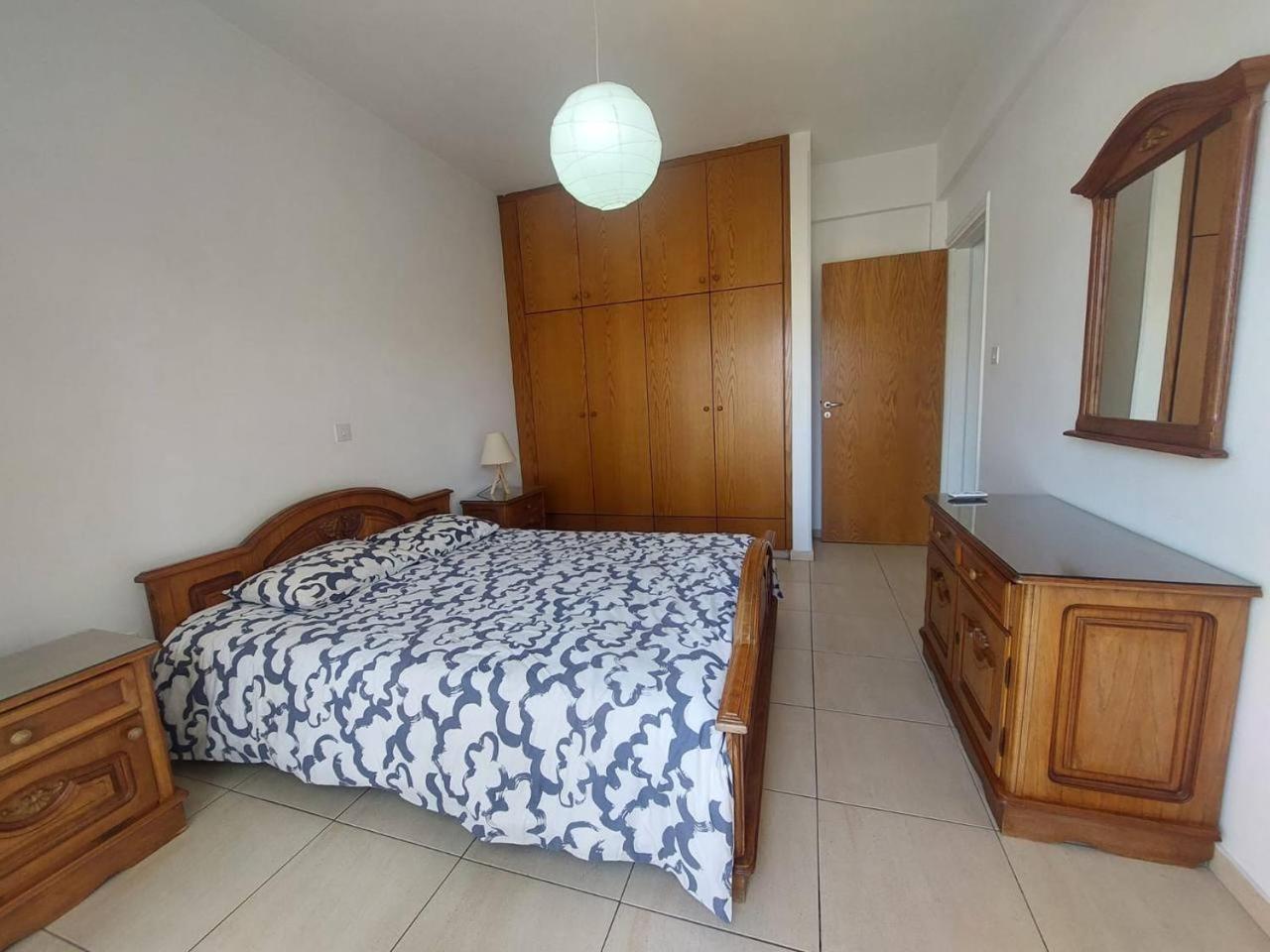 Sunny 2 Bedroom Larnaca Center Exteriör bild