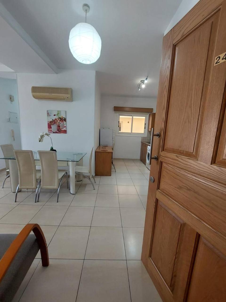 Sunny 2 Bedroom Larnaca Center Exteriör bild
