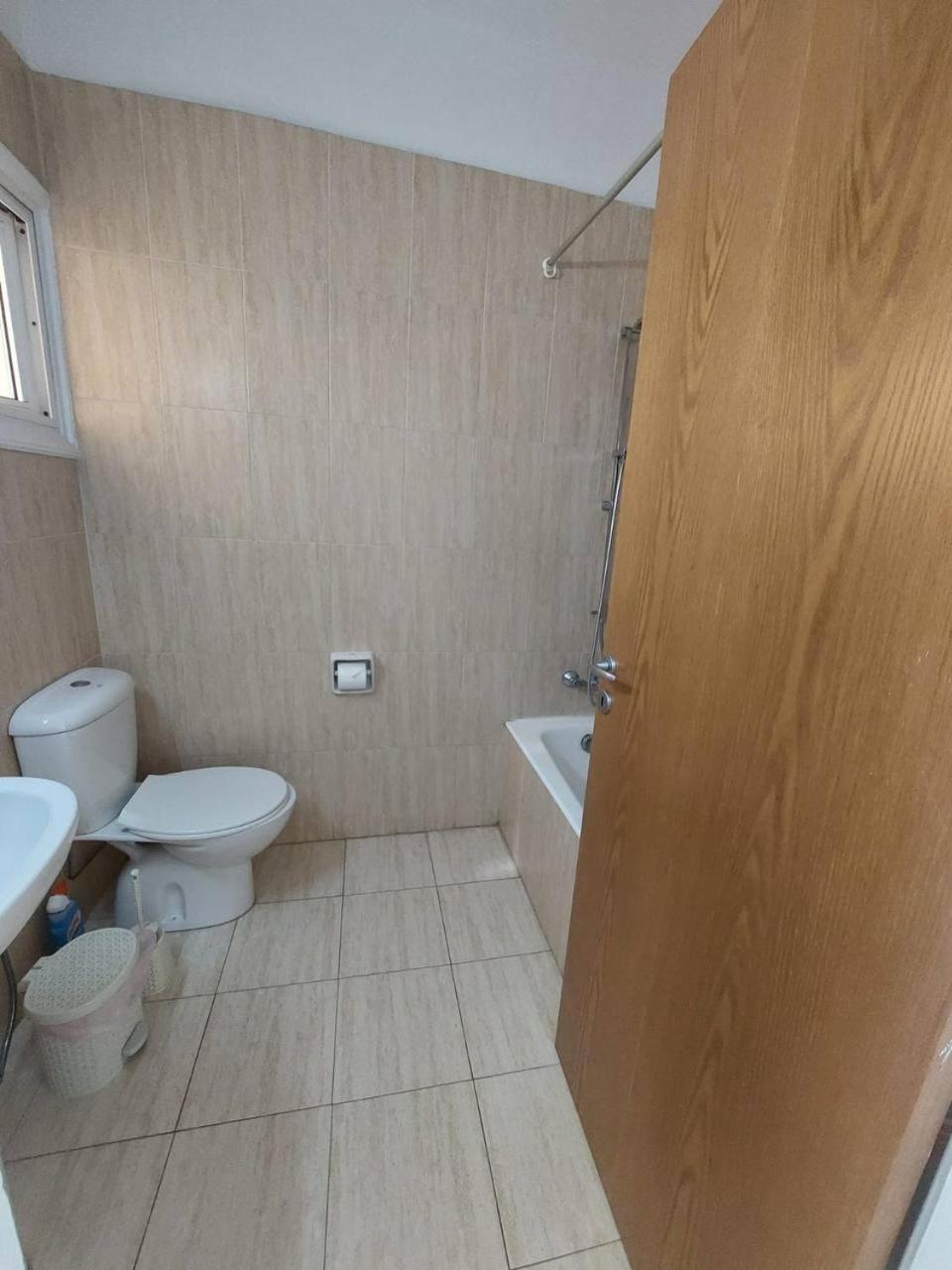Sunny 2 Bedroom Larnaca Center Exteriör bild