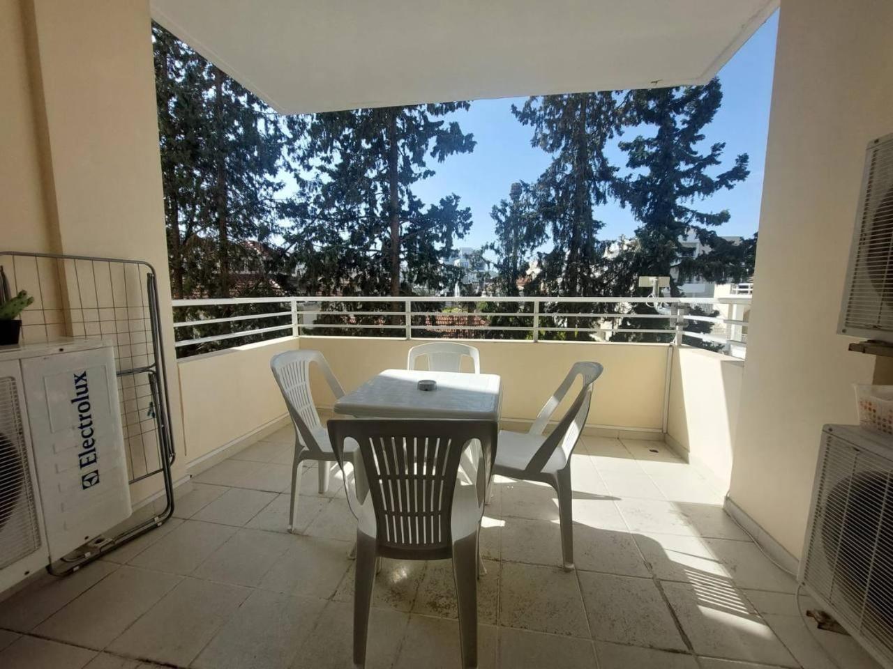 Sunny 2 Bedroom Larnaca Center Exteriör bild
